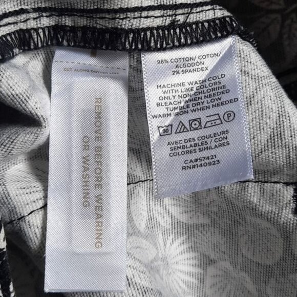 Loft Black & White Leaf Print Button Up Shorts Size 2 - Picture 3 of 5